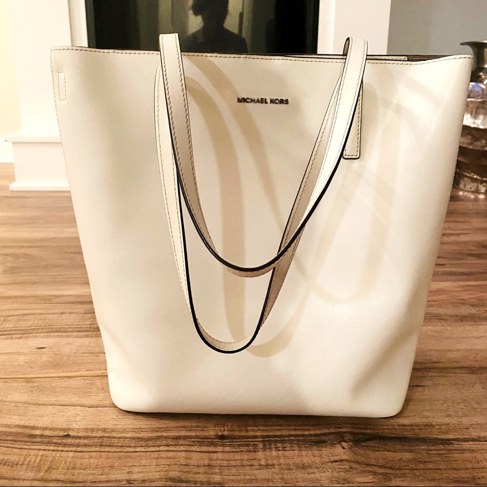 Micheal Kors White Leather Bag